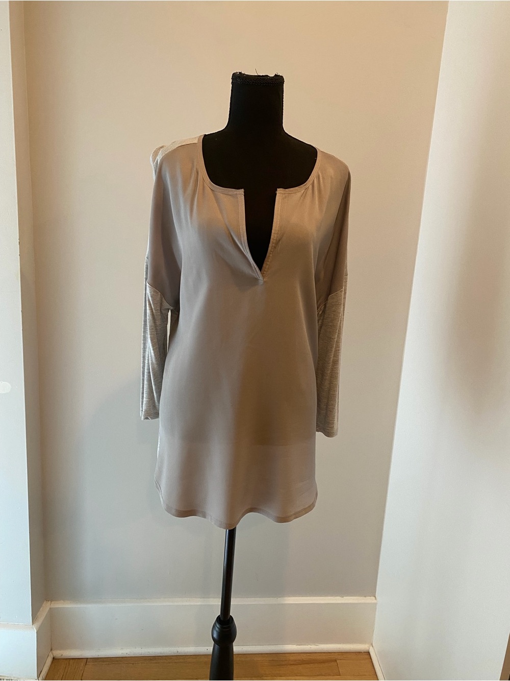 Banana Republic Silver Gray Split-Neck Tunic with Contrast Sleeves